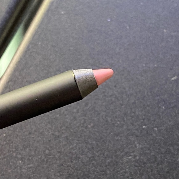 Huda Beauty Lip Contour:  MEDUSA - Picture 1 of 4